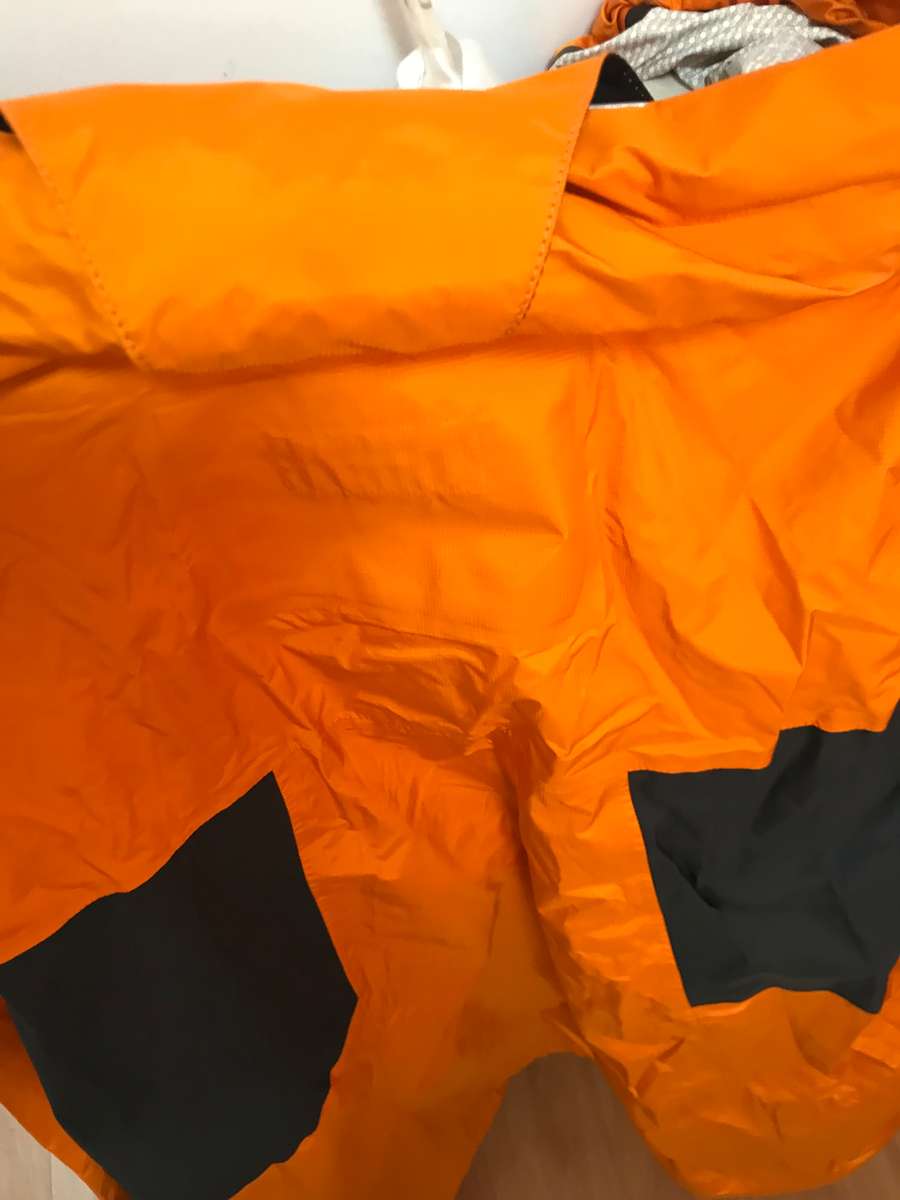 Mountain Hard Wear Jacket size xxL Mens Rain proof insulation