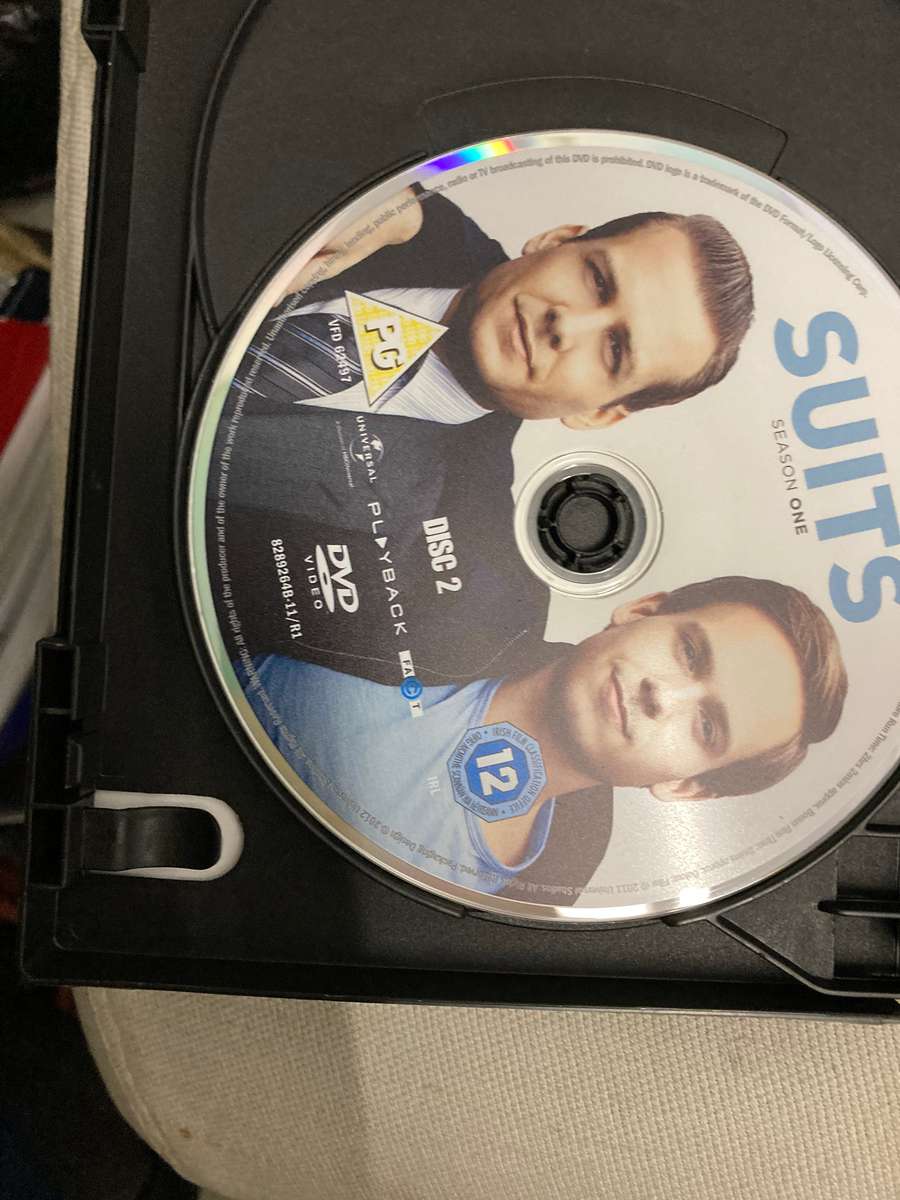 Suits tv series Season 1