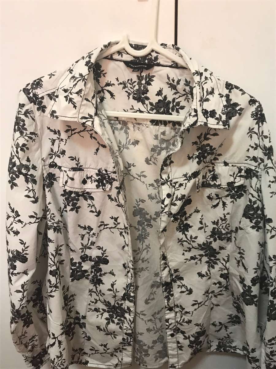 Truworth Long Sleeve Shirt Womens size 40 black print