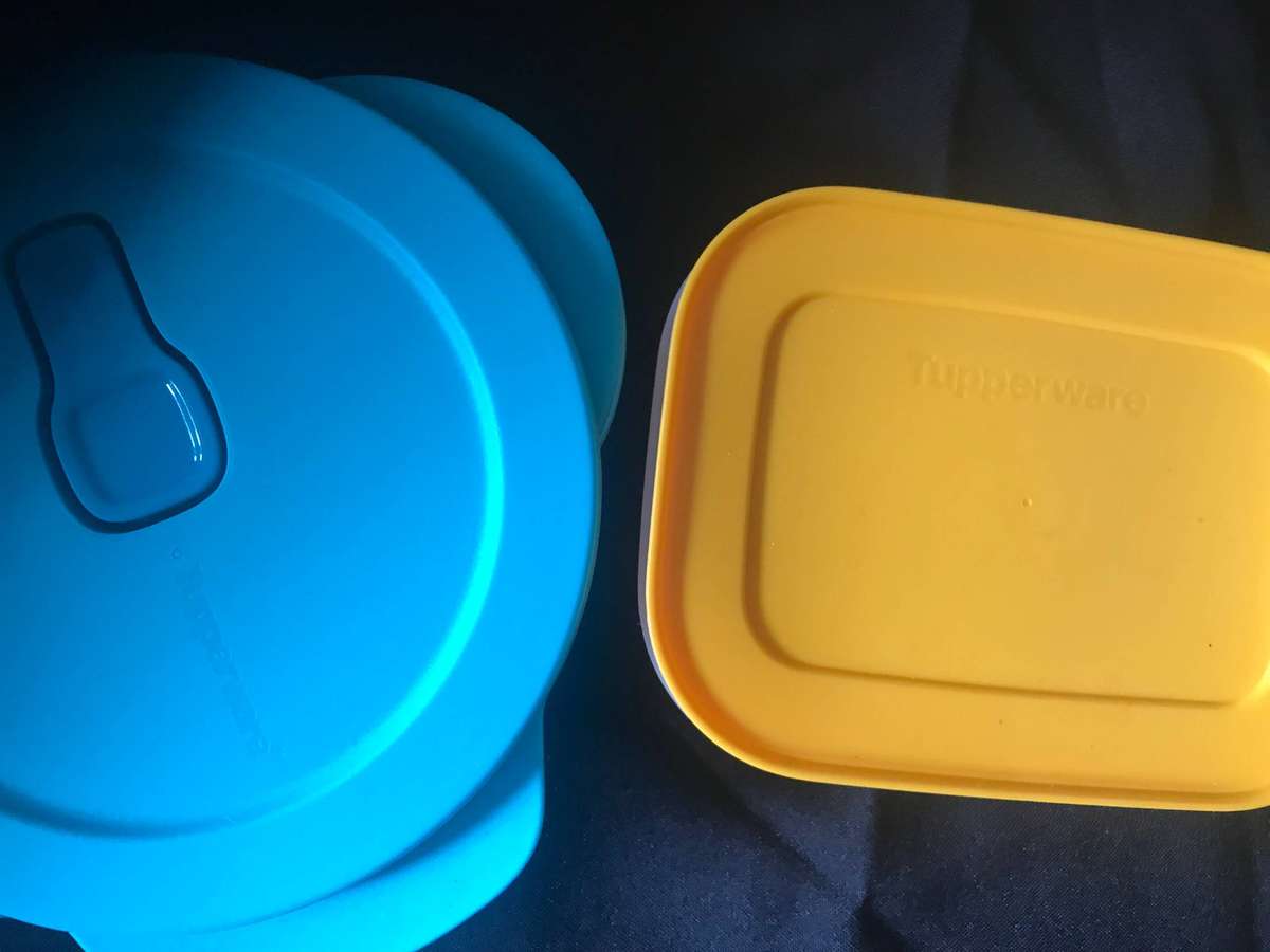 Tupperware and kitchen containers x 6