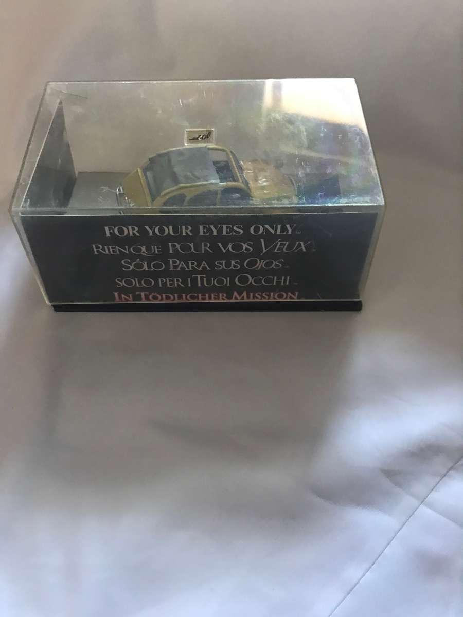 James Bond 007 - Citroen 2CV model car - For your eyes only collectable car