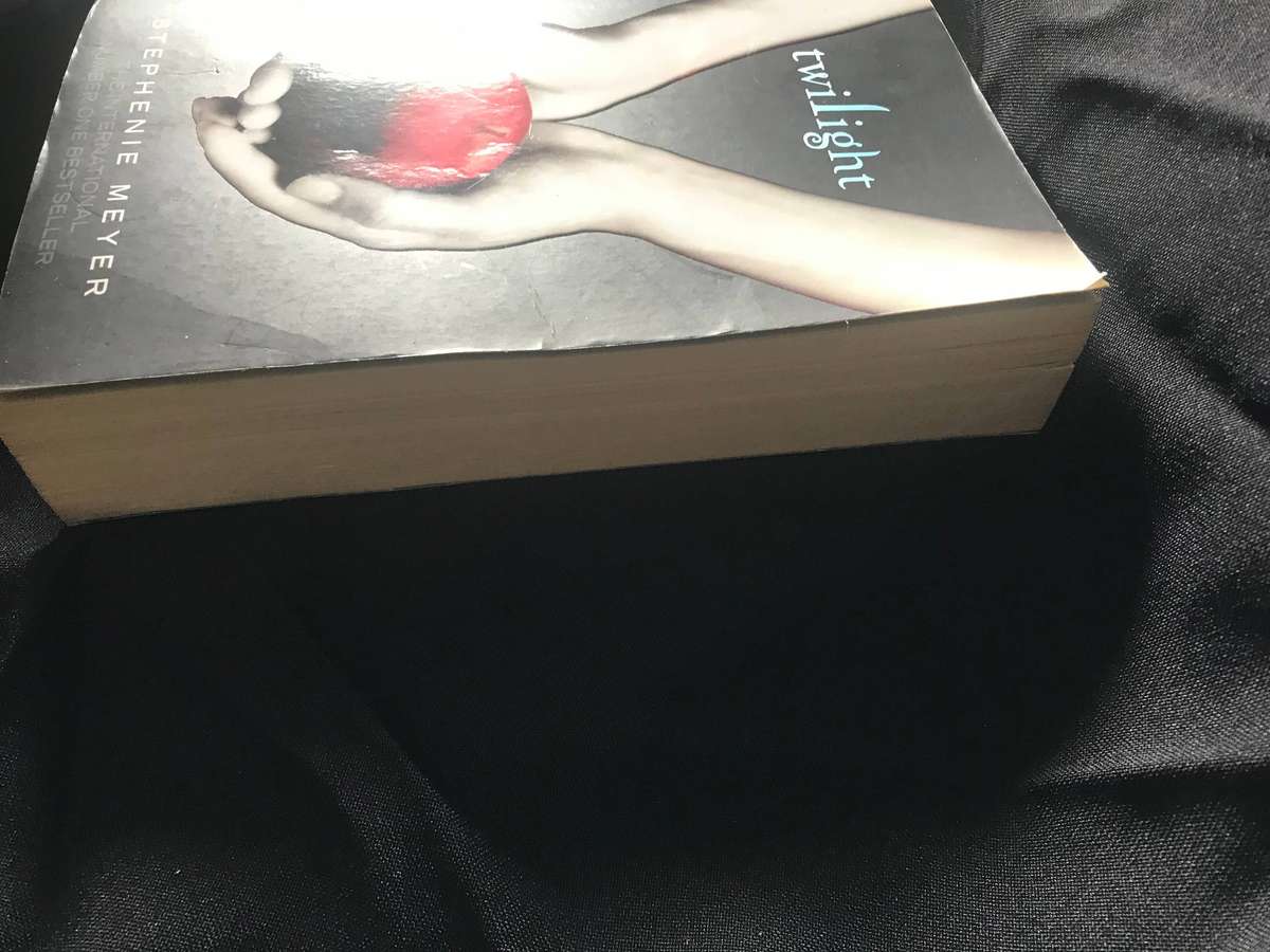 Stephenie Meyer Twilight and New Moon & Stephen King Four Past Midnight
