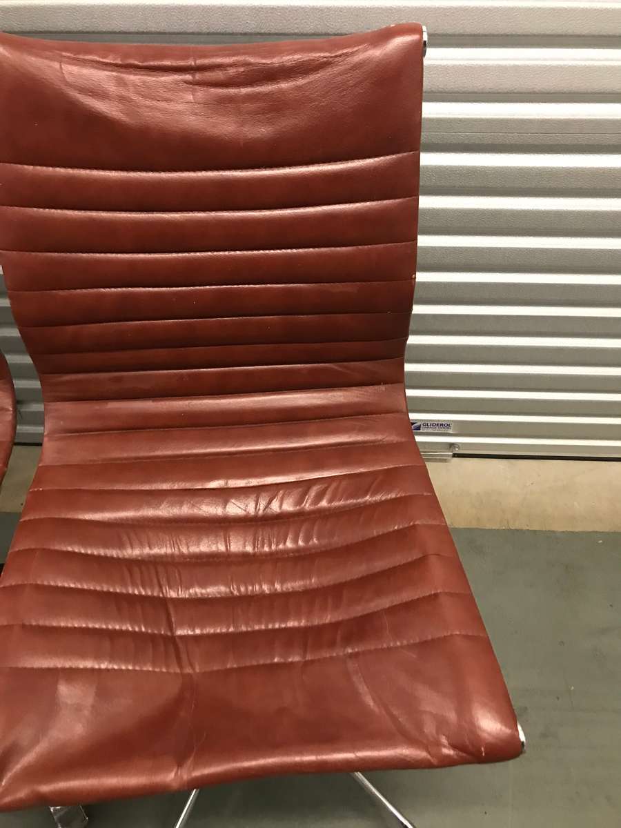 MID CENTURY LEATHER EAMES SWIVEL OFFICE CHAIR As Is