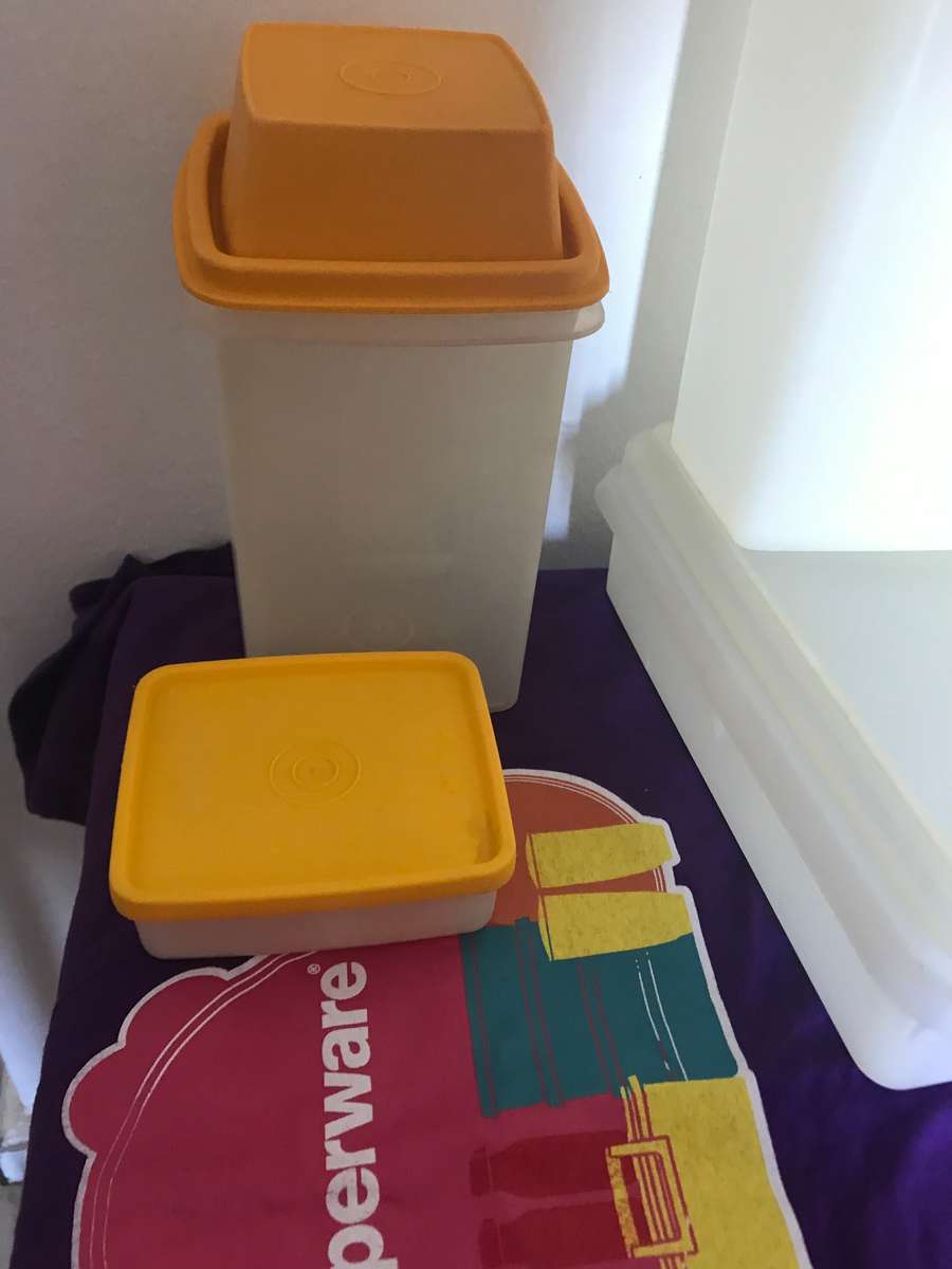 Tupperware lot 5