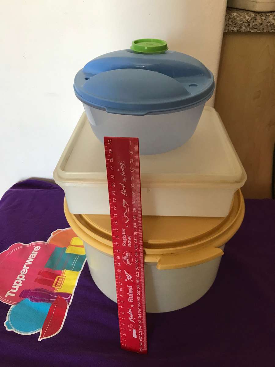 Tupperware lot 3