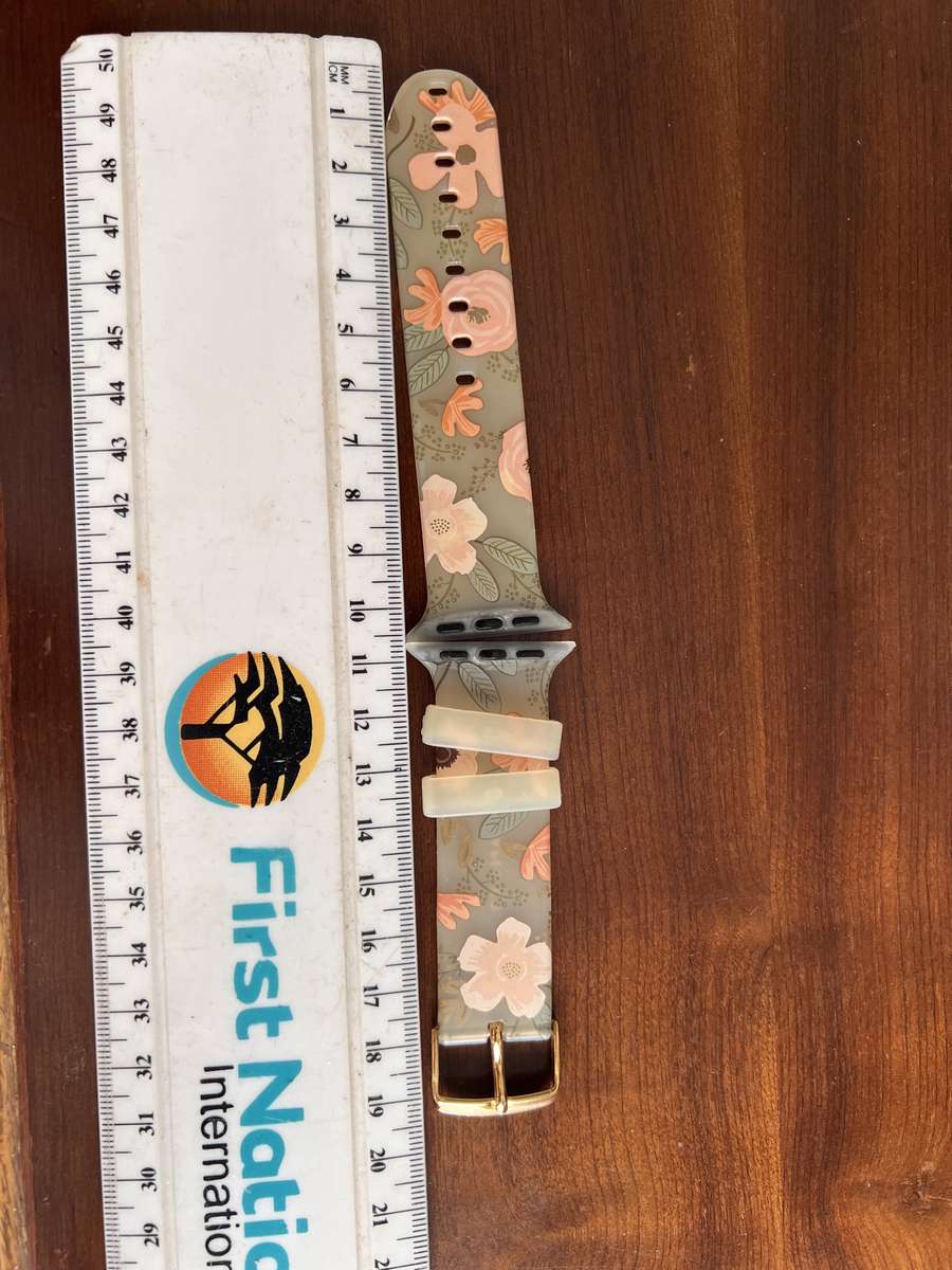 Apple Watch SE Rose Gold Case with Starlight Sport Band 40mm GPS & Cellular (Preowned)