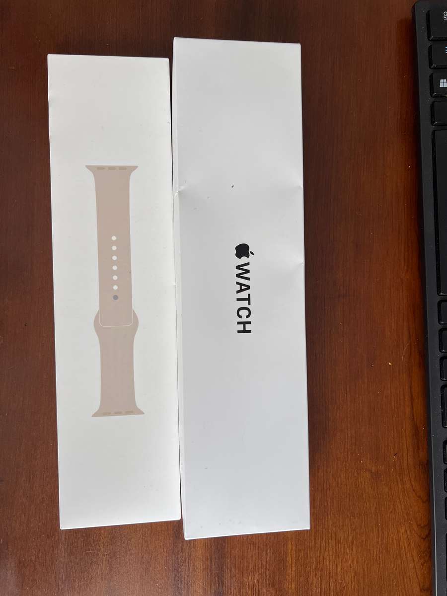 Apple Watch SE Rose Gold Case with Starlight Sport Band 40mm GPS & Cellular (Preowned)