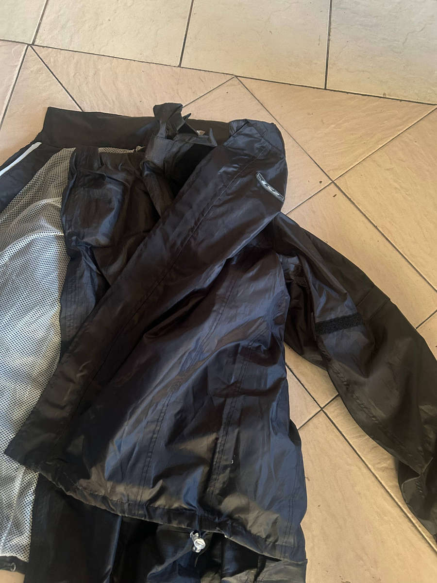 Black LS2 Mens S/M motorcycle waterproof Rain Suit for sale in Excellent condition