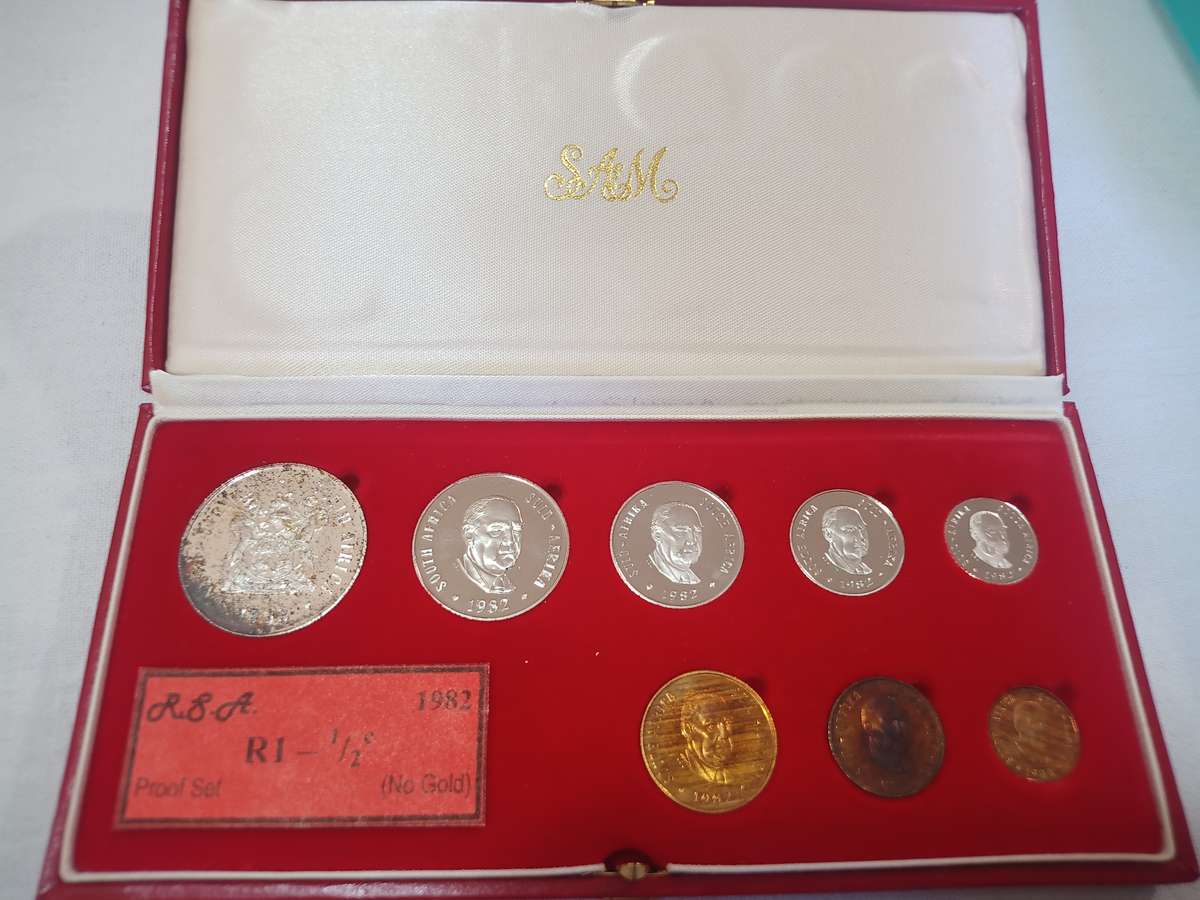 1982 RSA Proof Set in Original Red SA Mint Box No Gold
