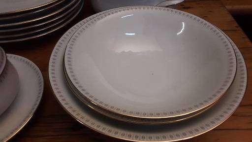 Hutschenreuther  Hohenberg Germany Dinner set In White and Gold Fouteen Piece