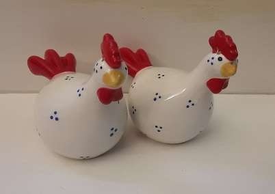 Pair of Hen Chicken Ornaments / salt and pepper shakers