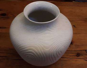 Hutschenreuther  German Vase   White  17 cm