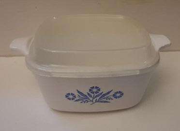 Corning Ware Dish with plastic lid  14 cm x 7 cm