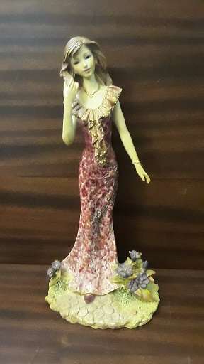 Lady Figurine 30 cm