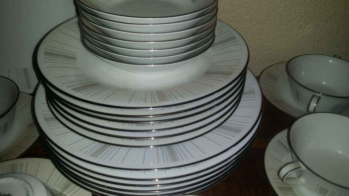 Noritake Isabella 30 piece Dinner set