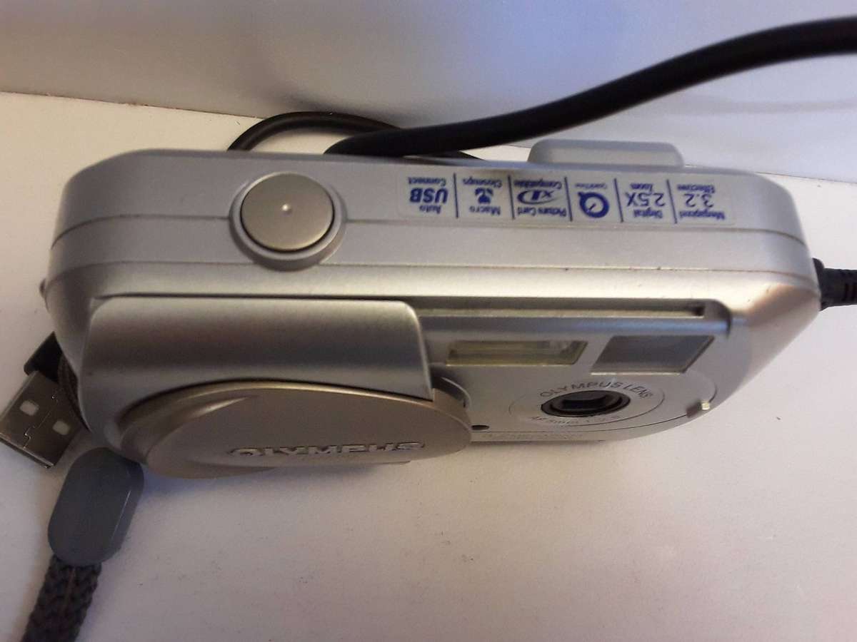 Olympus D-395 Digital Camera