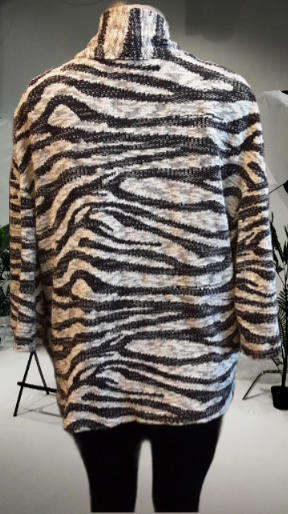 Woolworths Black and White Loose Hanging Open Top Size S / M