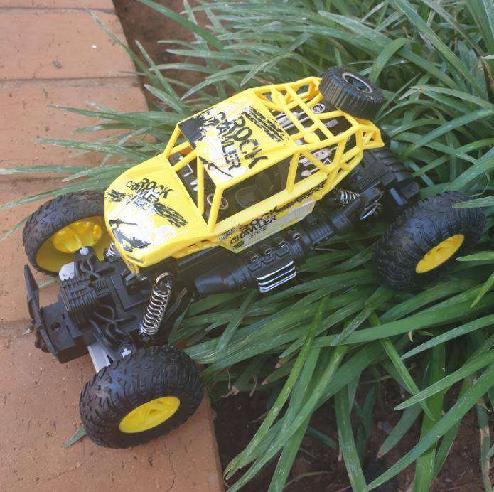 2 Wheel Drive Die-Cast Off-Road Rock Crawler
