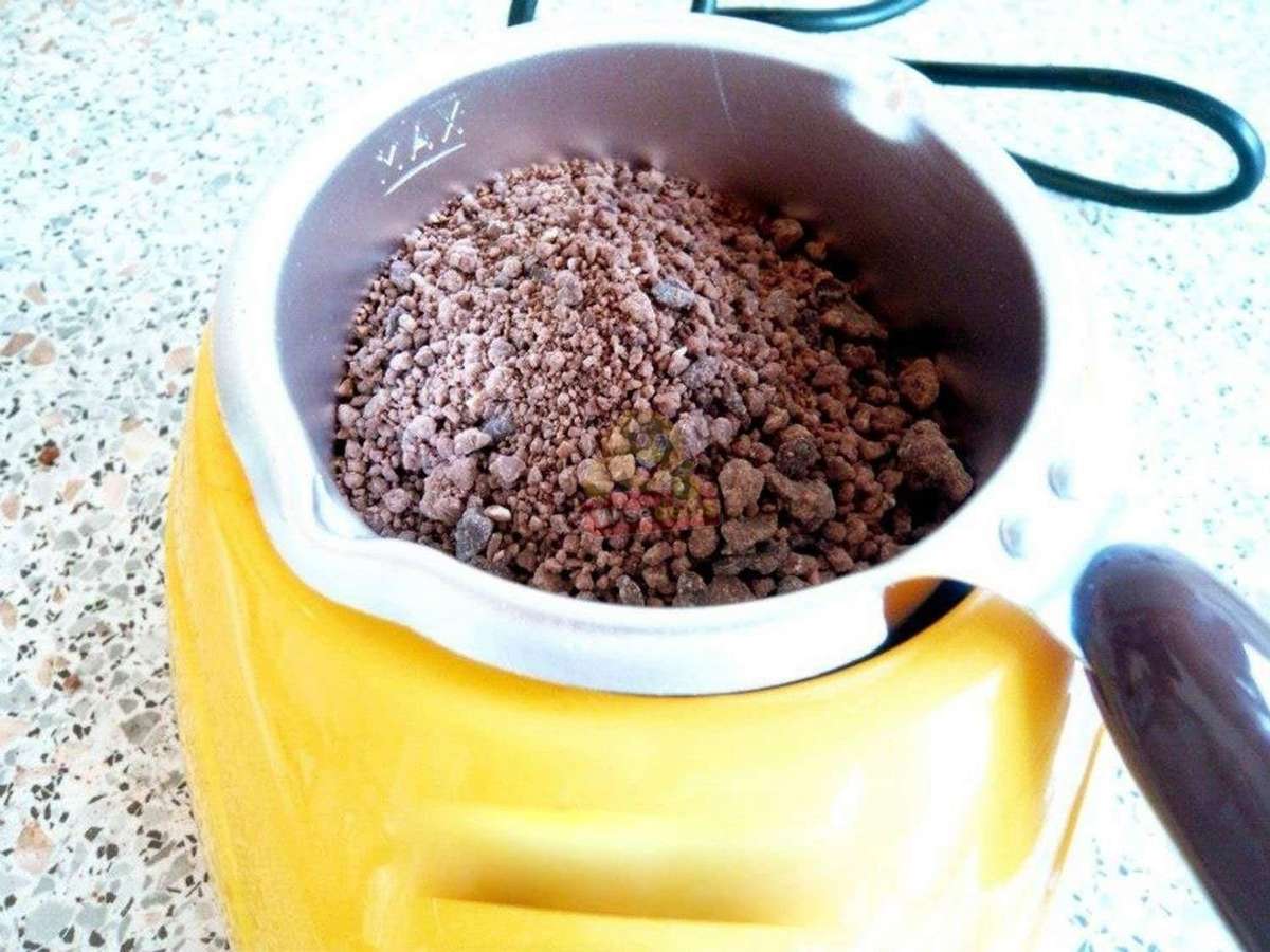 Electric Chocolate Melting Pot with lots of Accessories