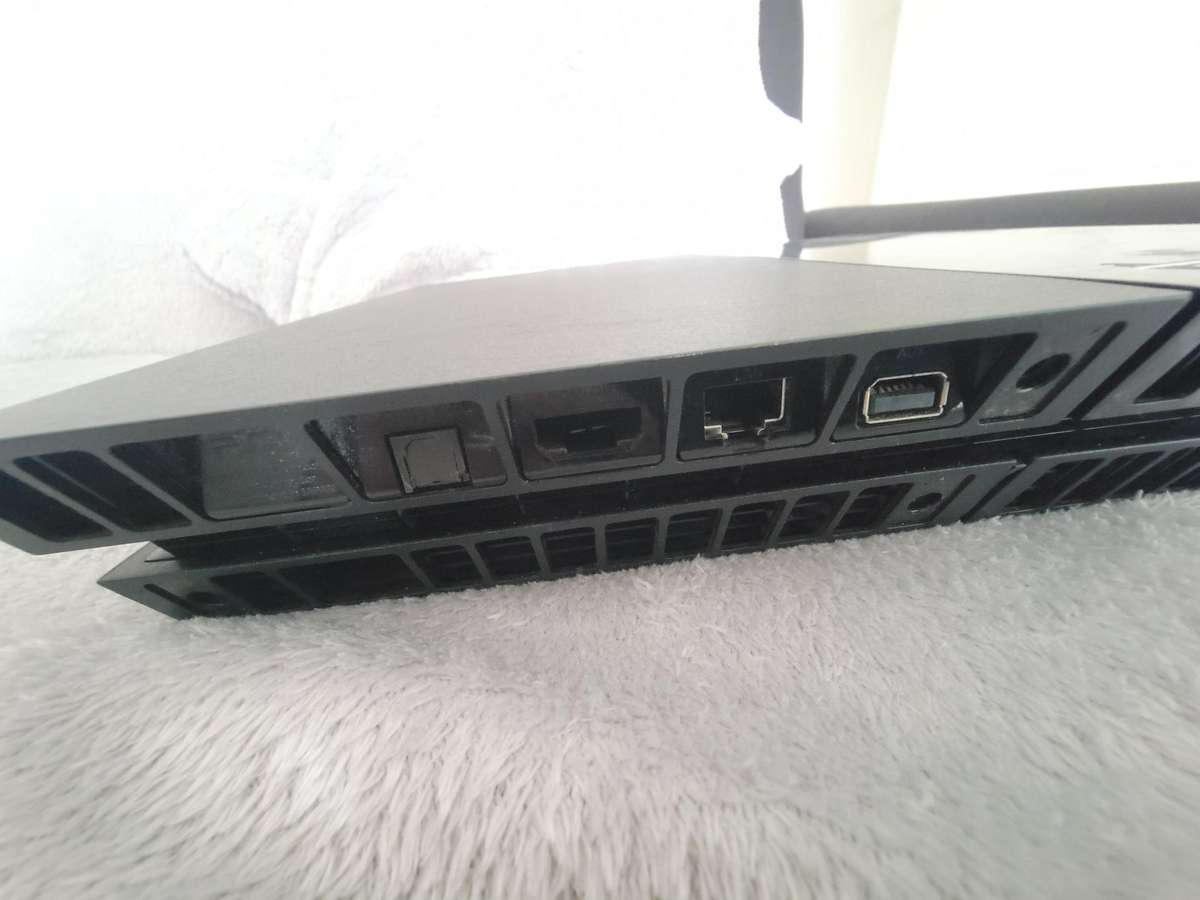 FAULTY 1TB PLAYSTATION 4 ON AUCTION