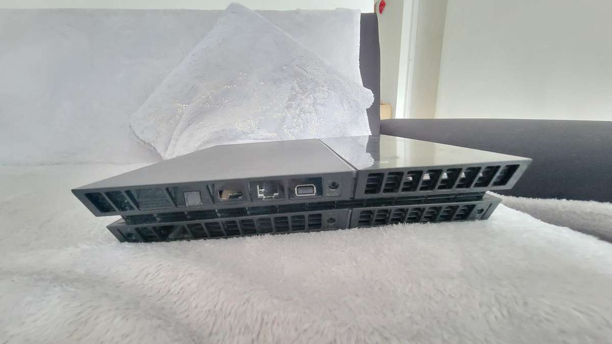 FAULTY 1TB PLAYSTATION 4 ON AUCTION