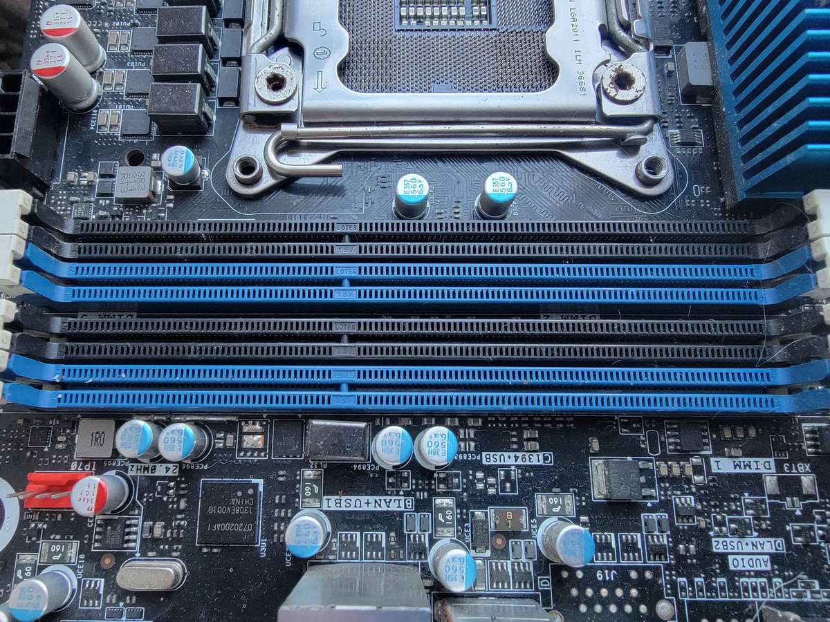 Intel DX79TO Gaming Motherboard 8-Ram Slots! 2x Graphics Card slots! Maybe Working...