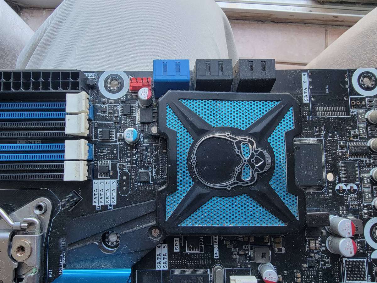 Intel DX79TO Gaming Motherboard 8-Ram Slots! 2x Graphics Card slots! Maybe Working...