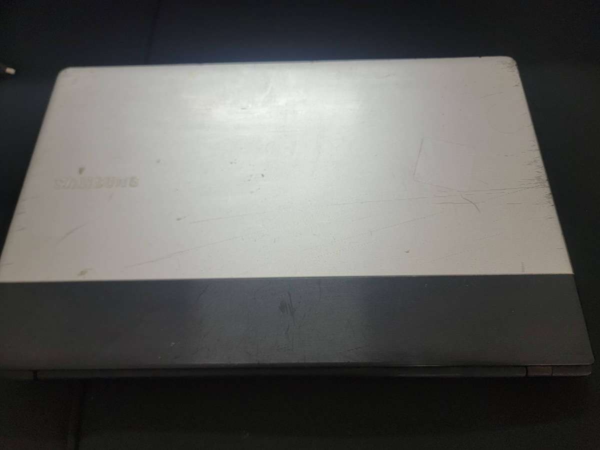 Samsung Laptop, i5, 4Gb Ram, 160Gb HDD, Nvidea Graphics Card - broken screen, working, turns on