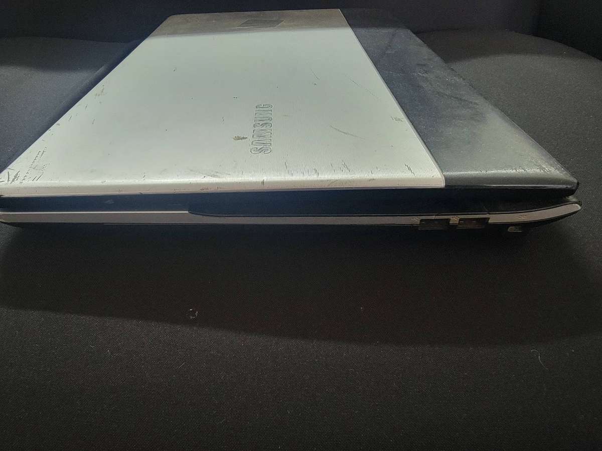 Samsung Laptop, i5, 4Gb Ram, 160Gb HDD, Nvidea Graphics Card - broken screen, working, turns on