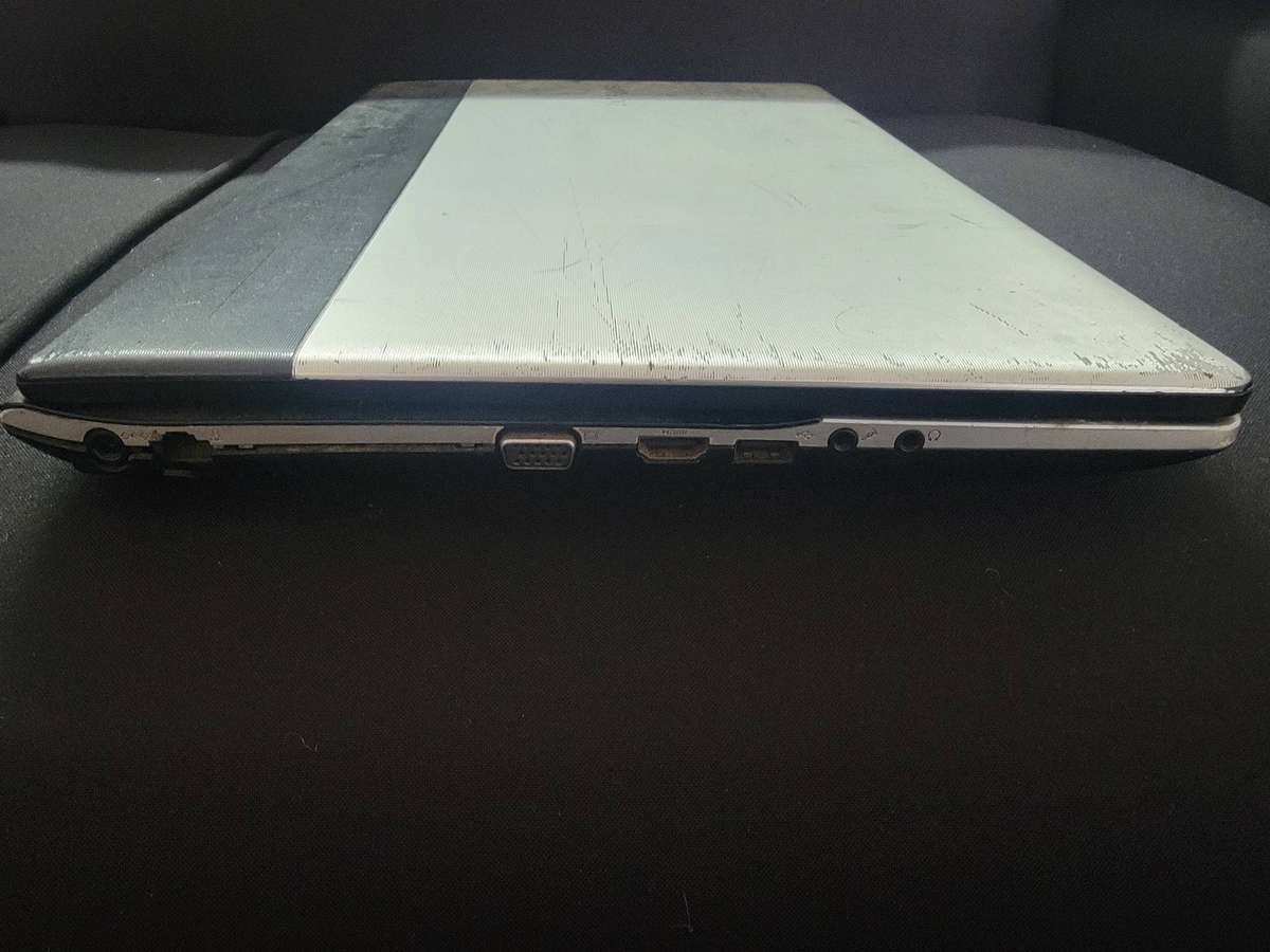 Samsung Laptop, i5, 4Gb Ram, 160Gb HDD, Nvidea Graphics Card - broken screen, working, turns on