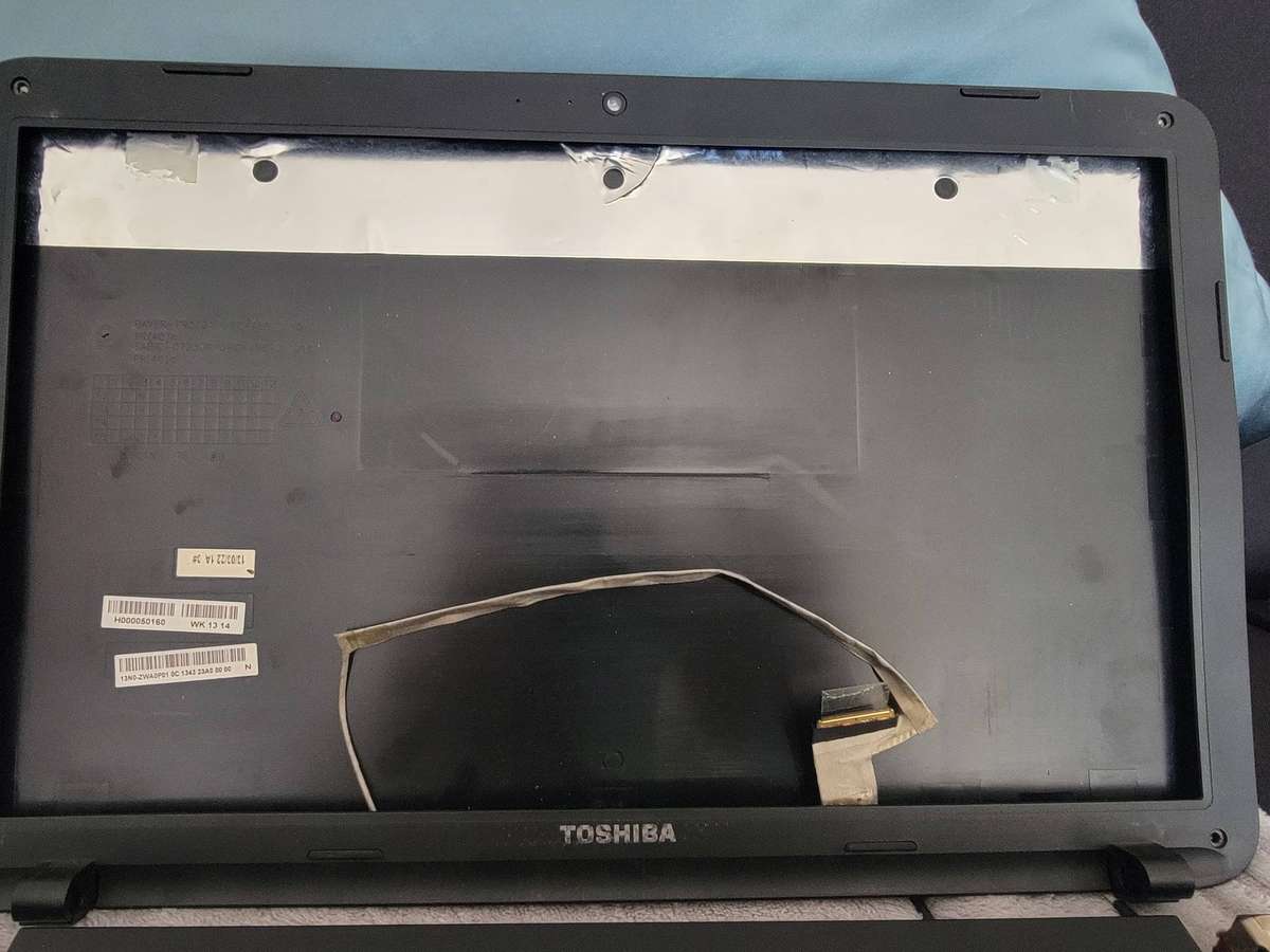 Toshiba Laptop, i3, No RAM / No HDD - missing screen, for parts or repair
