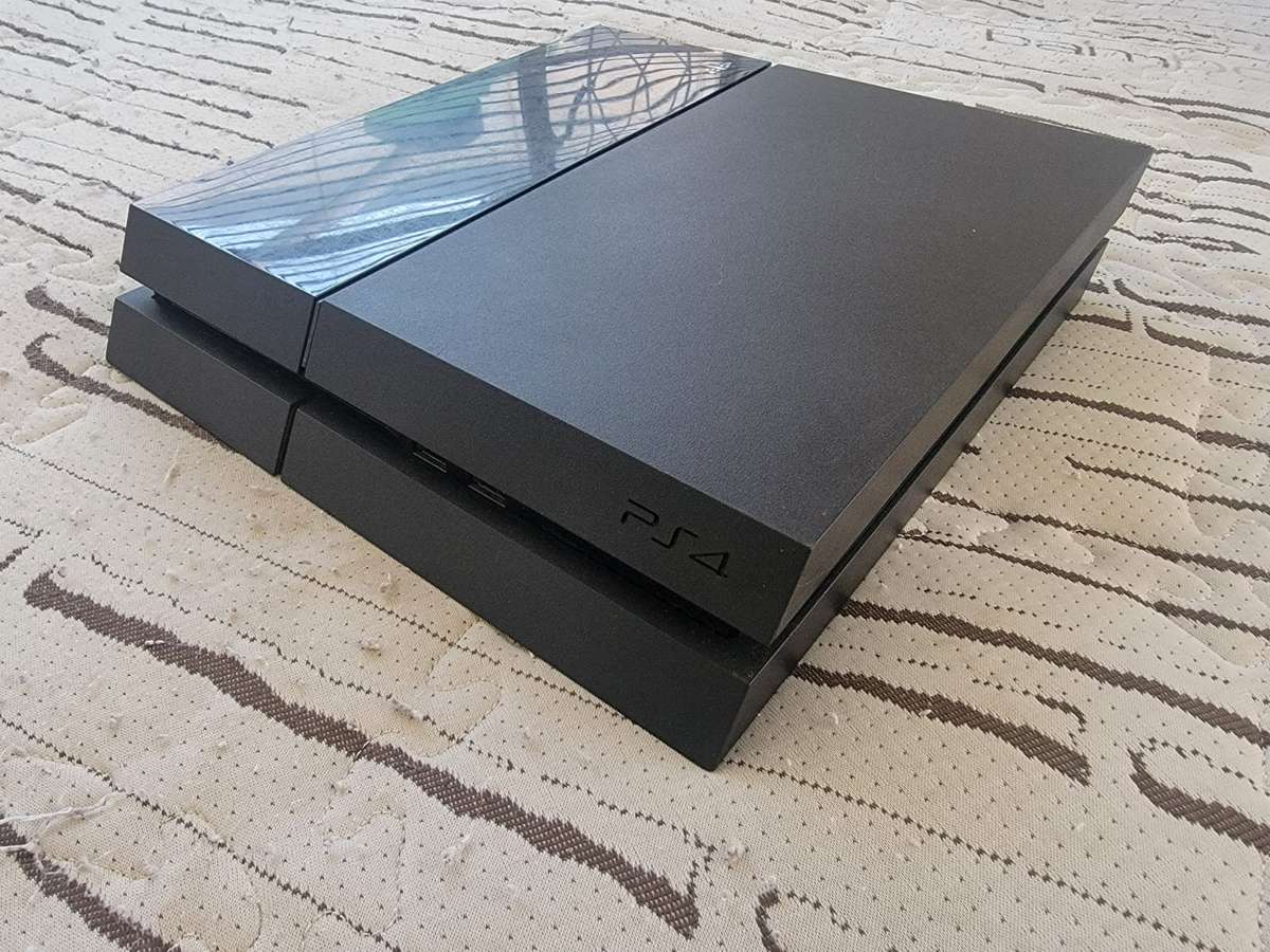 FAULTY 1TB PLAYSTATION 4 ON AUCTION