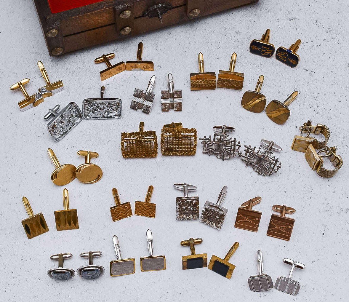 Vintage Mixed Lot of 19 Mens Cufflinks in Wooden Chest  Mid-Century Modern & Retro Styles