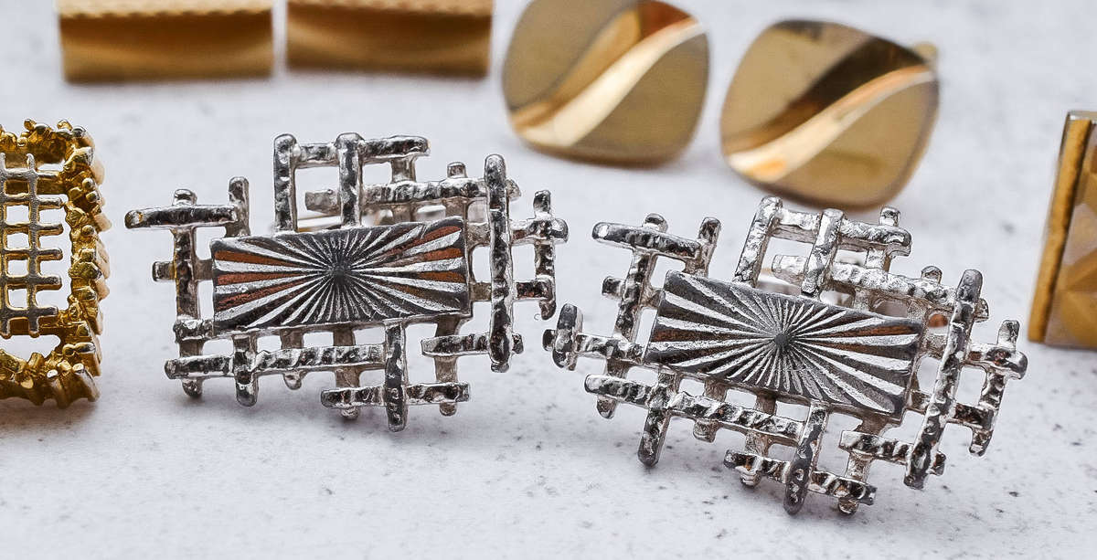 Vintage Mixed Lot of 19 Mens Cufflinks in Wooden Chest  Mid-Century Modern & Retro Styles