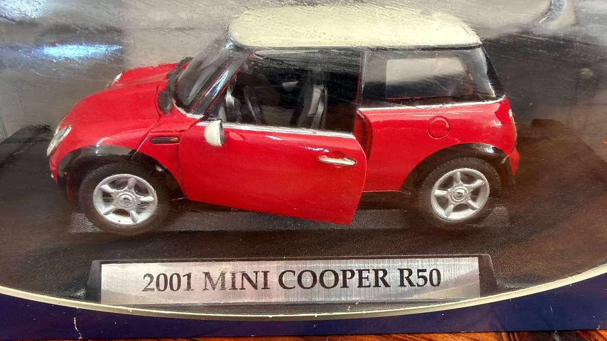 Motor Max 2001 Mini Cooper R50 - scale 1:18
