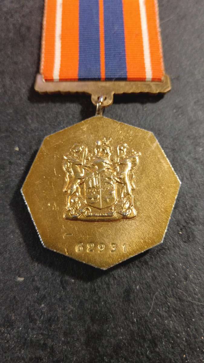 SADF Pro Patria Medal 62931 ` Early Swivel Suspender and Enamel Face