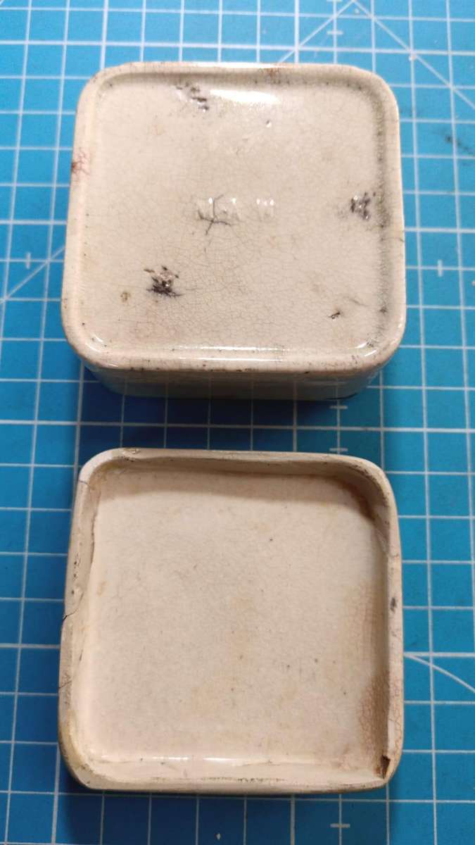 White rose paste for teeth container