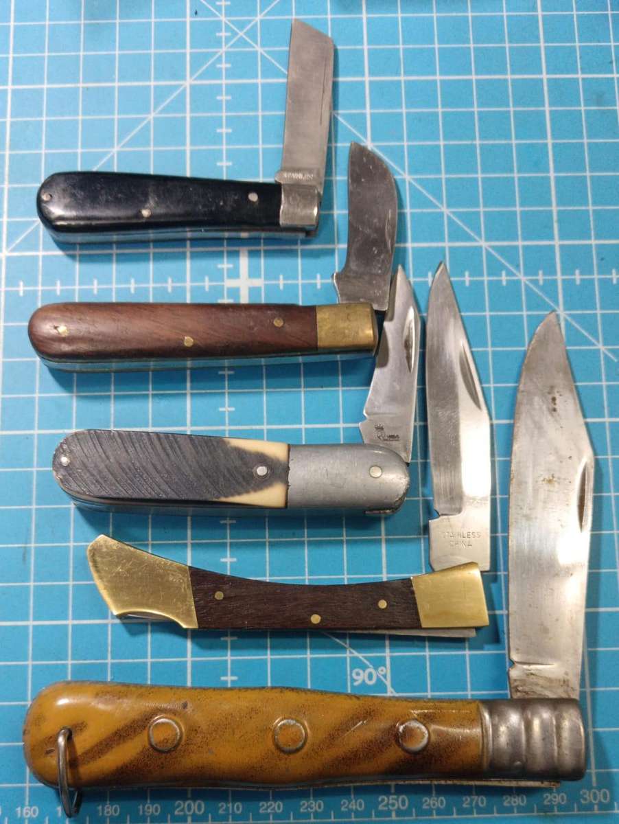 Collection of 5 pocket knifes