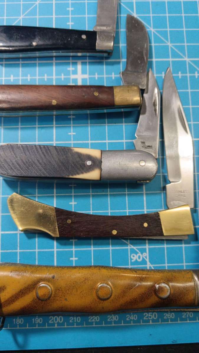 Collection of 5 pocket knifes