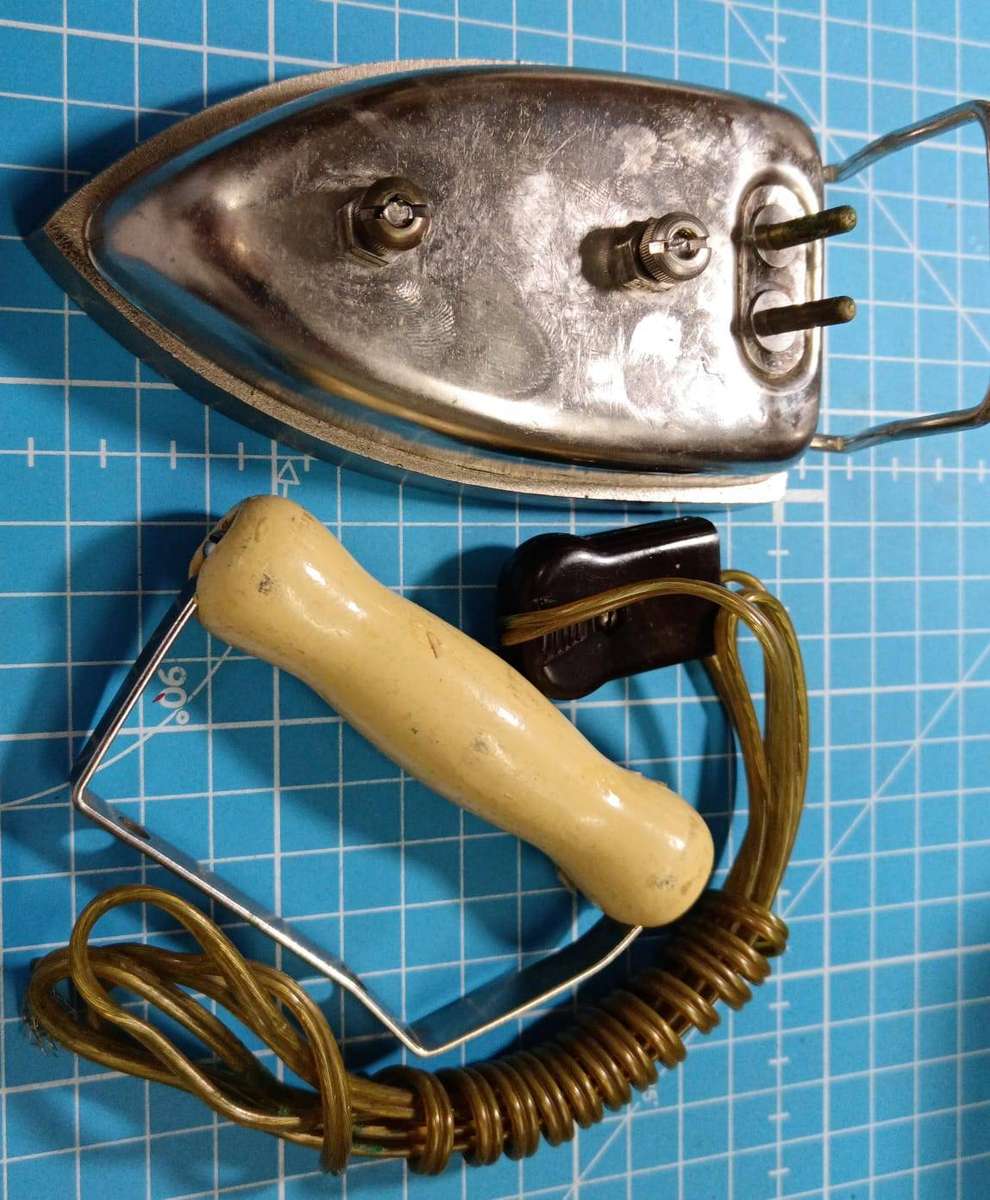 Vintage 1950's PRILECT Travelling Iron in Tin Box Cord and Plug