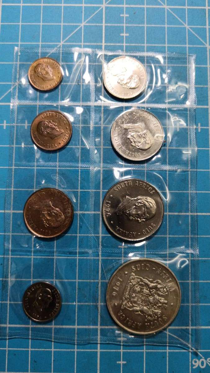 1976 coin set with a silver r1