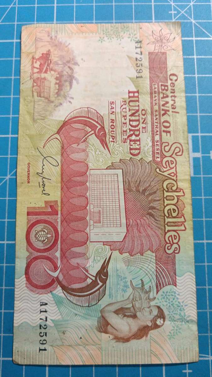 Seychelles 100 rupees note