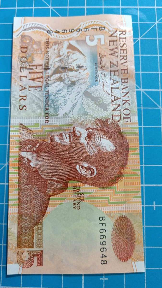 new zealand $5 note