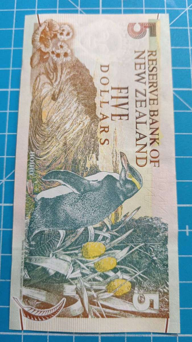 new zealand $5 note