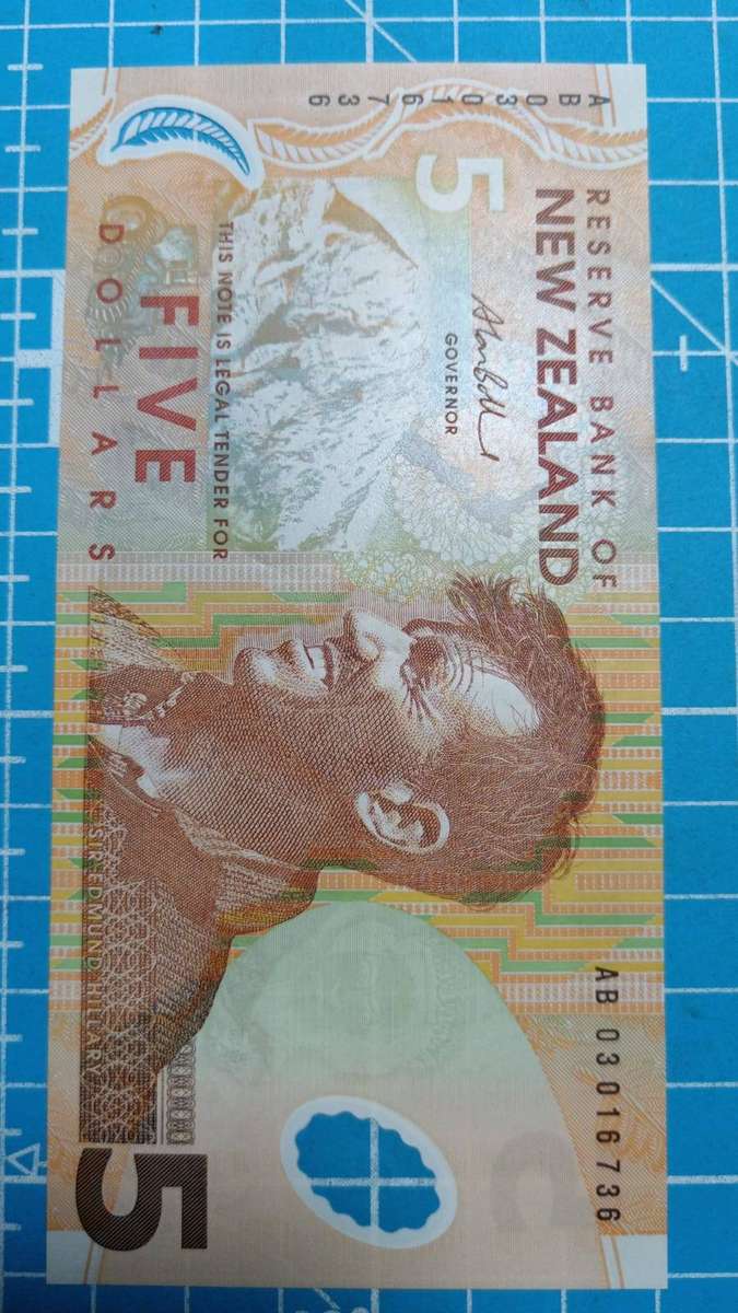New Zealand $5 note
