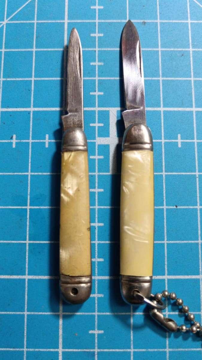 2 x small pocket knife