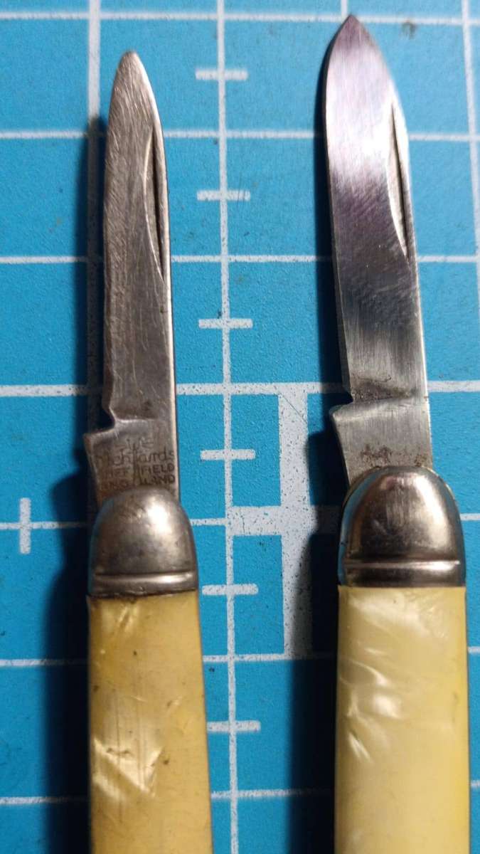 2 x small pocket knife