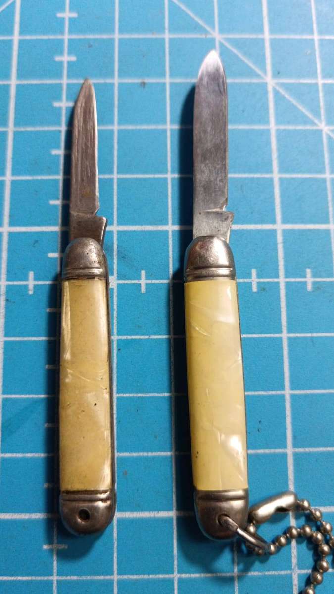 2 x small pocket knife