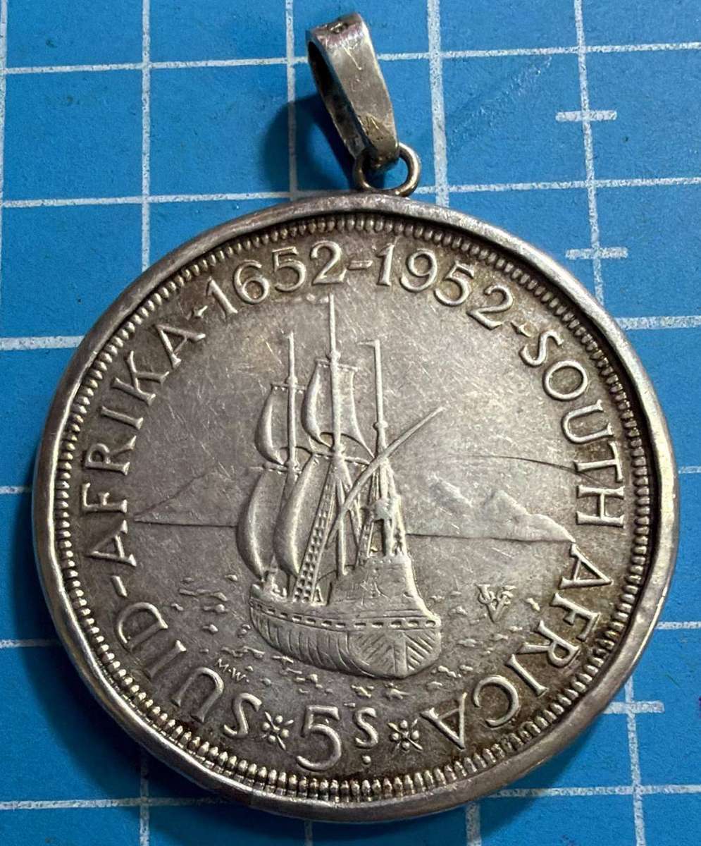 1952 5 shillings - mounted