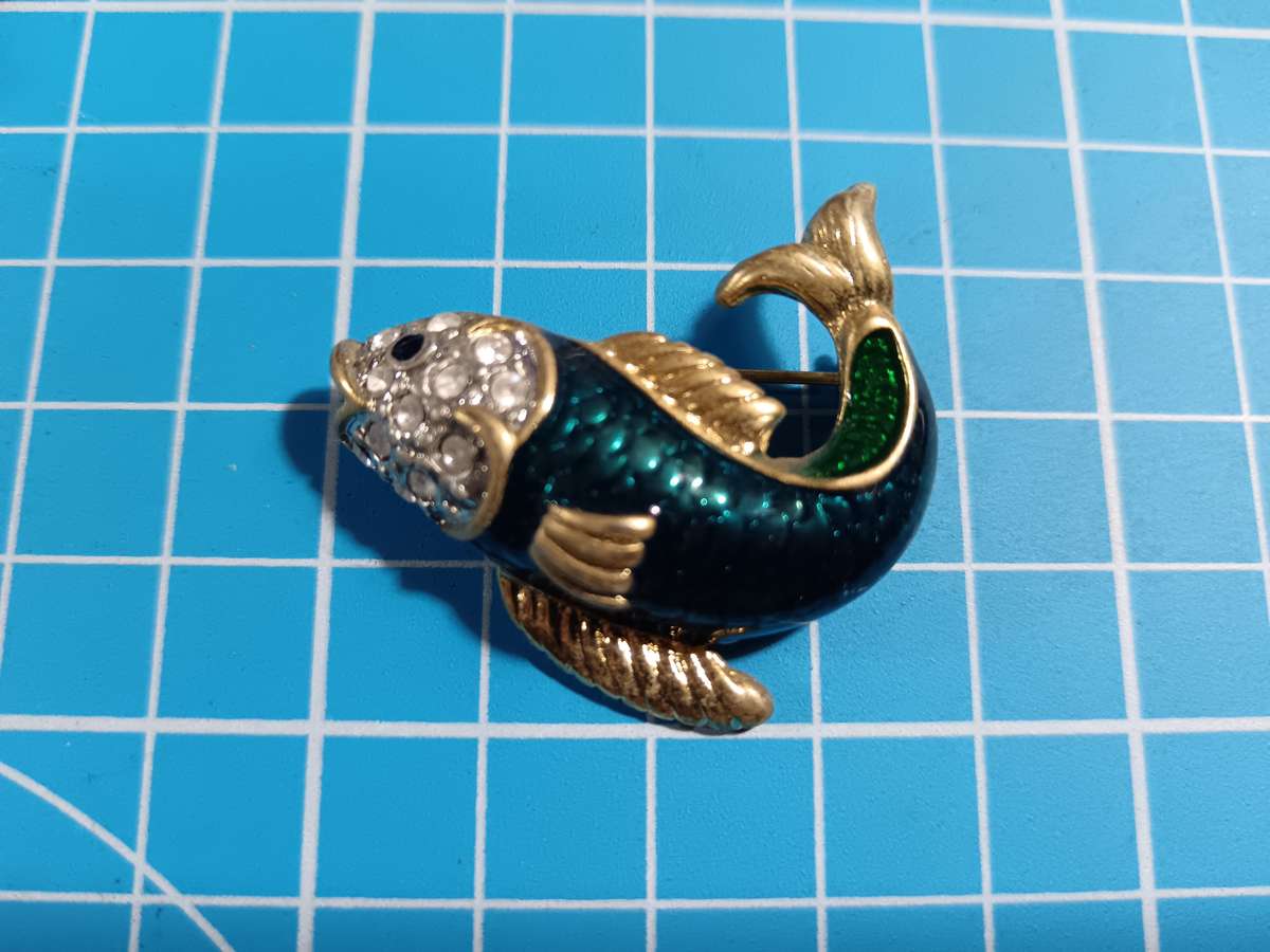 Costume Jewellery - fish Brooch